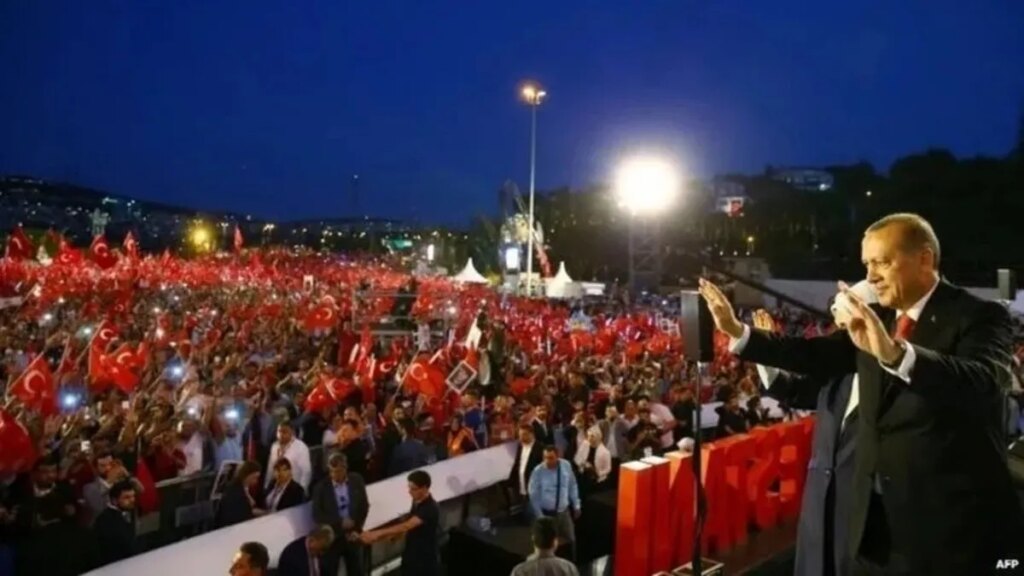 15 Temmuz Sonrası 7 Ülkede Darbecilere Karşı Zafer: Türk Milletinin Dik Duruşu