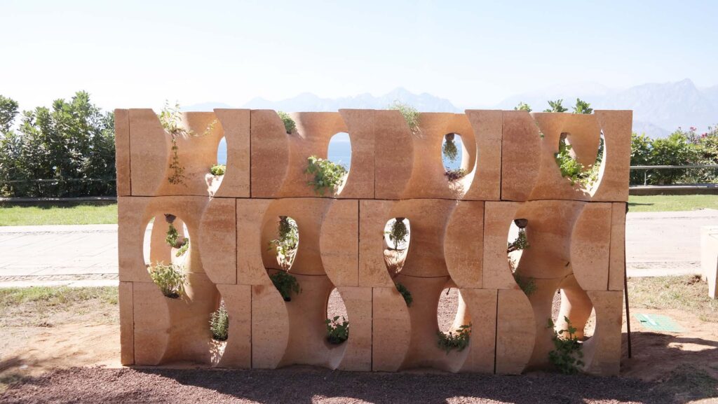 Sürdürülebilir Mimarlıkta Yenilik: Komün-aksiyon Duvarlar