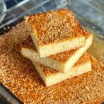 Lezzetli Susamlı Tepsi Keki Tarifi