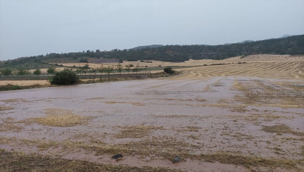 Amasya’da Saganak ve Dolu Hasara Yol Açtı