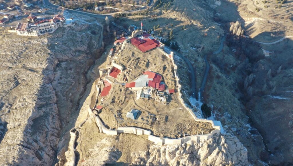 Harput Kalesi’nde Devam Eden Restorasyon ve Kazı Çalışmaları