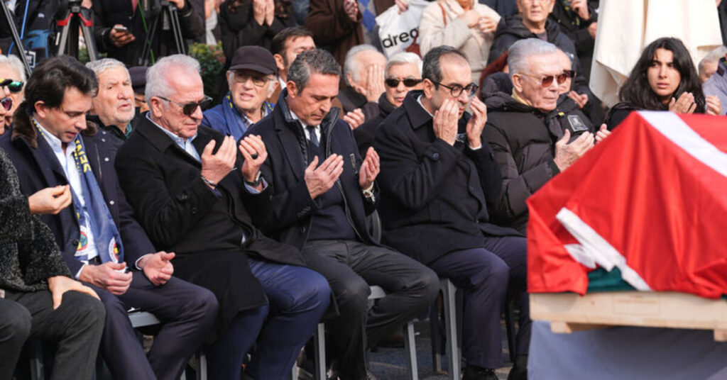 “Fenerbahçe Efsanesi Ogün Altıparmak İçin Tören Düzenlendi”