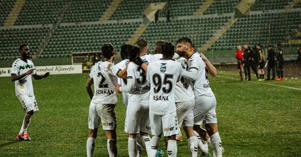 Sakaryaspor deplasmanda galip!