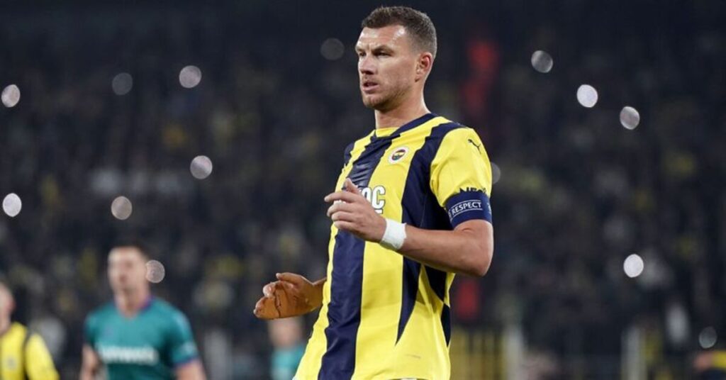 Dzeko’nun Elinde Kırık Çıktı!