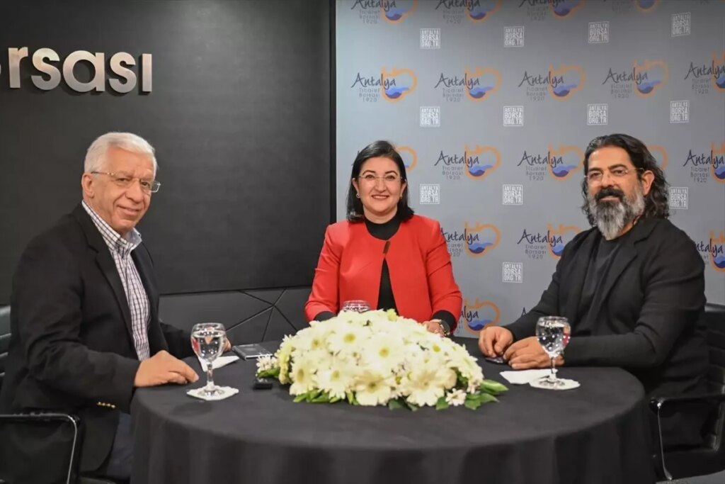 Antalya’dan 30 Ülkeye 75 Milyon Dal Çiçek Gönderildi