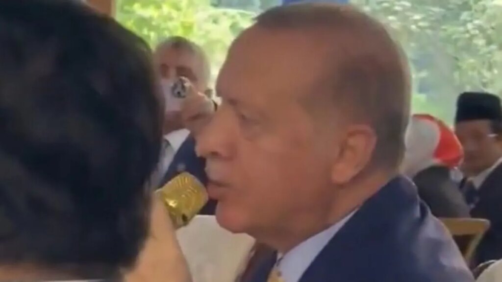 Erdoğan’dan Endonezya’da Mehter Marşı Sürprizi!