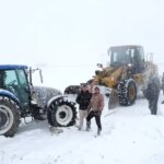 Ağrı’da Saplanan Traktör Kurtarıldı