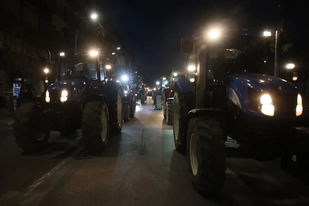 Yunanistan’da Çiftçiler Traktörleriyle Eylem Yaptı