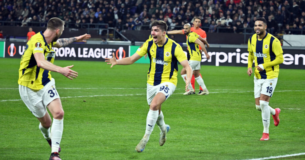 “Fenerbahçe Beraberlikle Zirve Yolunda Puan Kaybı Yaşadı”