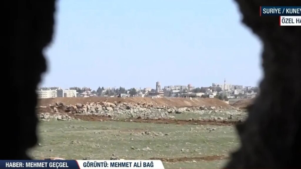 İsrail’in Gözetleme Kulesiyle Köy İzleniyor