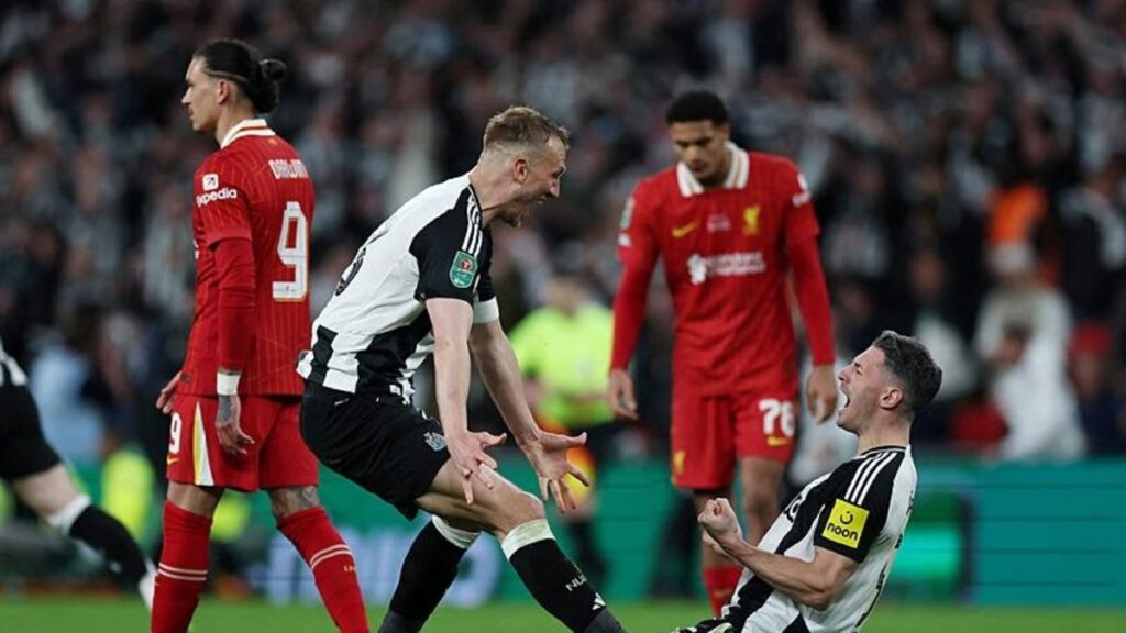 “Newcastle United Tarihinde İlk Kez Lig Kupası’nı Kazandı”
