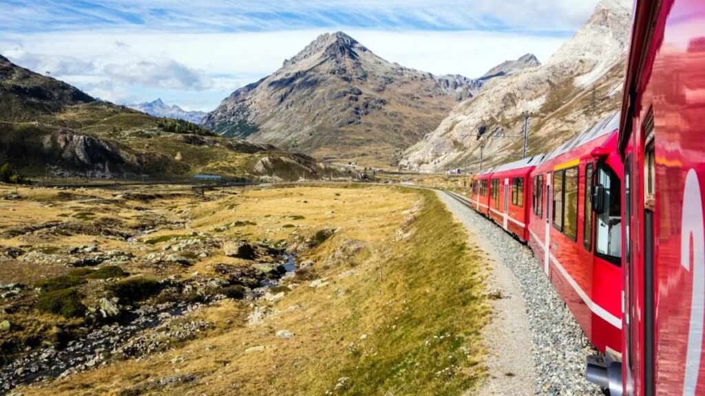 İsviçre’de Dünyanın En Uzun Yolcu Treni Rekor Kırdı