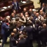 İtalya Parlamentosunda Kavga: M5S Milletvekili Yumruklandı