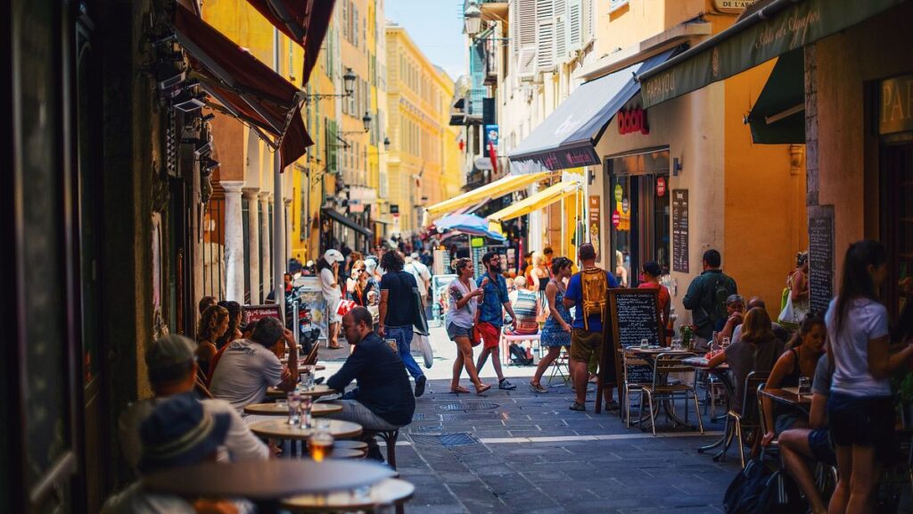 2023 Turist Yasakları: Selfie Cezaları ve Havlu Yasağı