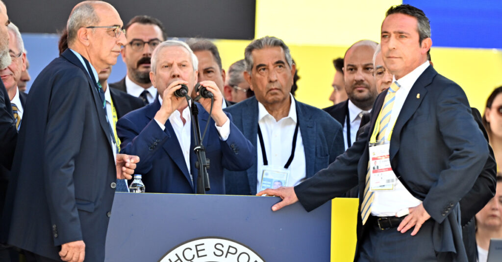Aziz Yıldırım, Fenerbahçe Kongresini Terk Etti!