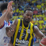 Anadolu Efes Fenerbahçe’yi Deplasmanda Mağlup Etti!