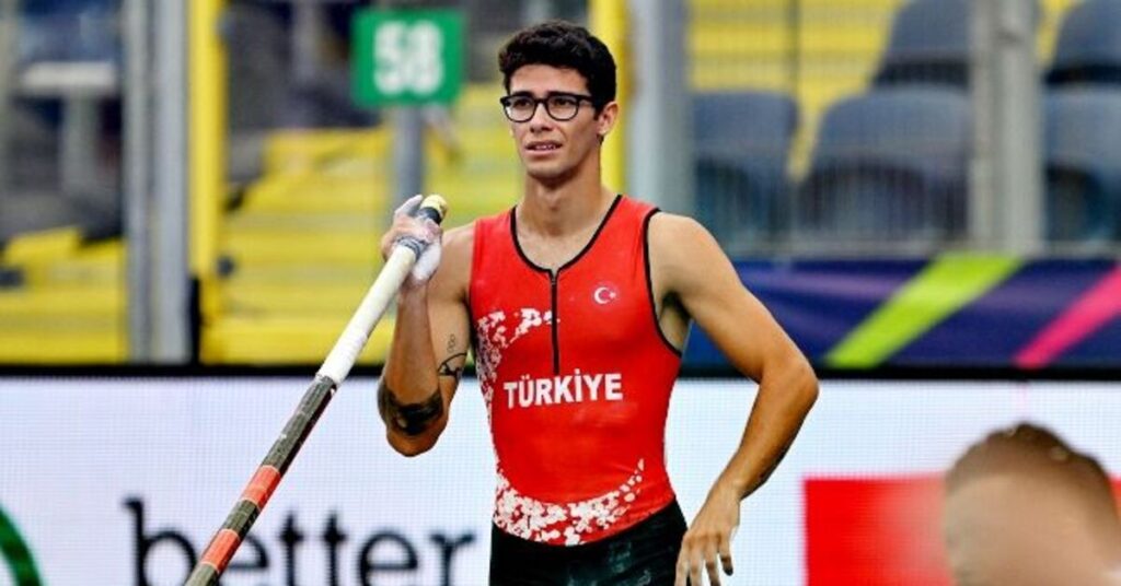 Tarihi Başarı: Ersu Şaşma Sırıkla Atlamada Bronz Madalya Kazandı
