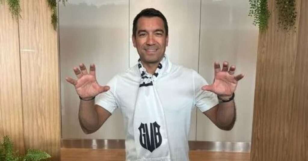 Giovanni van Bronckhorst Beşiktaş’a İmza Attı