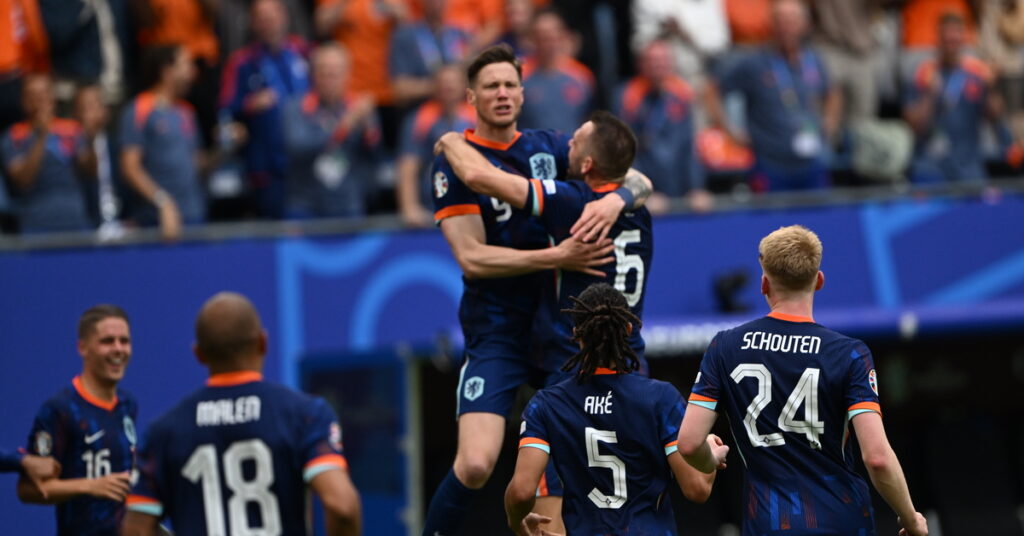 Hollanda, Polonya’yı deplasmanda devirdi!