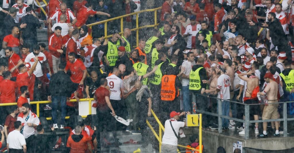 Türkiye – Gürcistan Maçı Öncesi Taraftarlar Arasında Kavga
