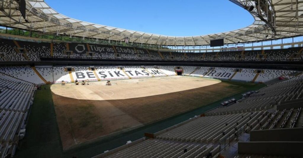 Beşiktaş’ta Tüpraş Stadyumu’nda Zemin Yenileme Çalışmaları!