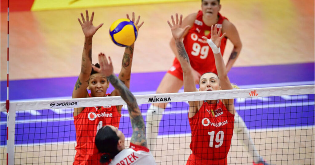 Türkiye Voleybol: Filenin Sultanları Polonya’ya Kaybetti