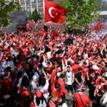 Türk Taraftarlar Dortmund’u Kırmızı-Beyaza Boyadı