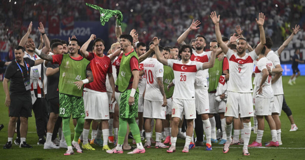Türkiye, Çekya’yı 2-1 Mağlup Ederek Son 16’ya Yükseldi!