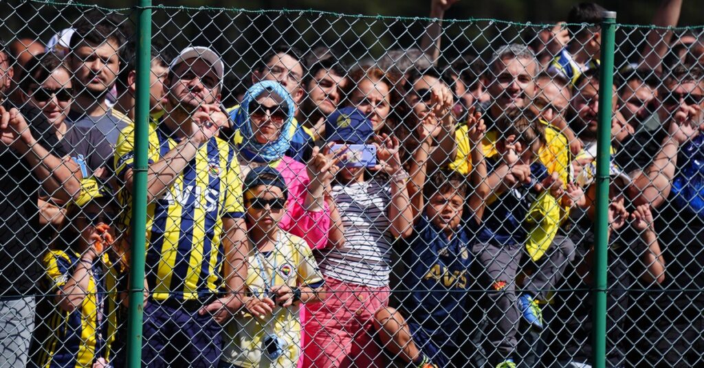 Fenerbahçe, Mourinho yönetiminde çift antrenmanla hazırlanıyor