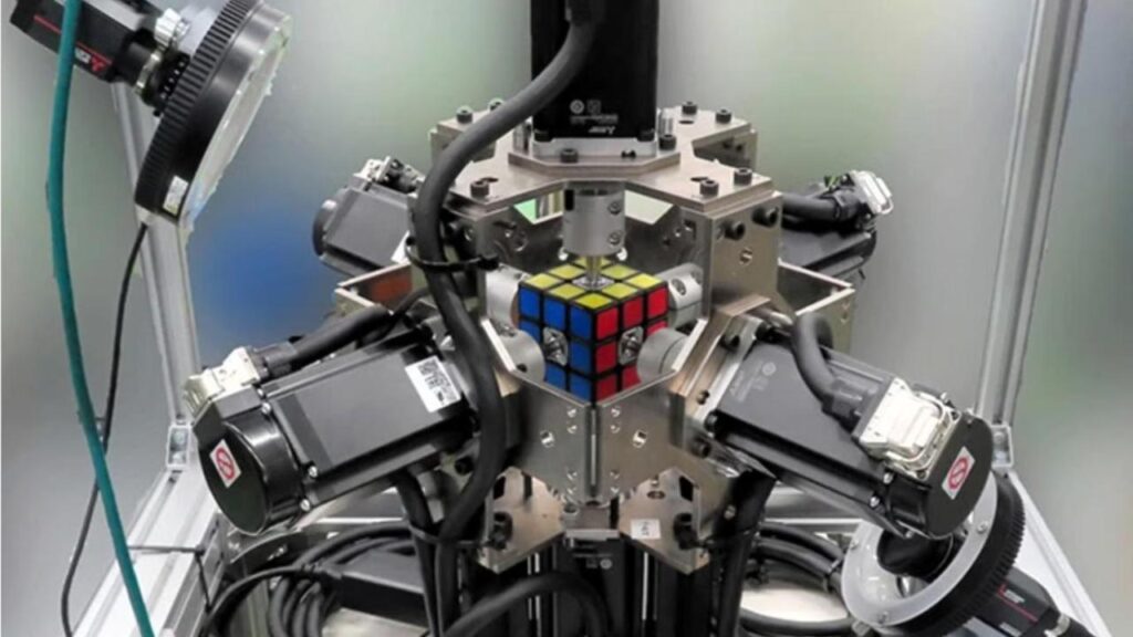 Robot, Rubik Küp Rekorunu Kırdı!