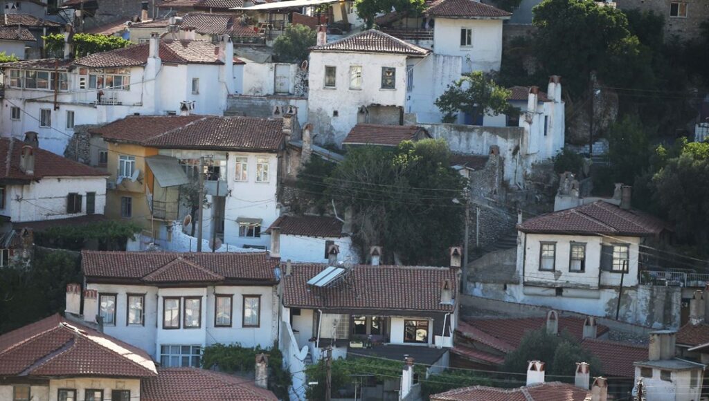 Menteşe’de Geleneksel Muğla Evleri ve Bacaları