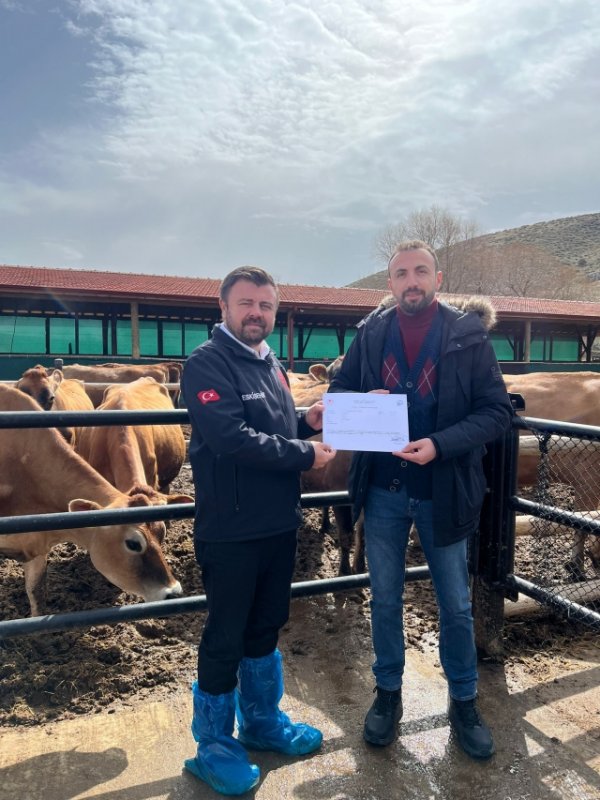Tepebaşı’da İlk AB Onaylı Süt Çiftliği Sertifikası Verildi