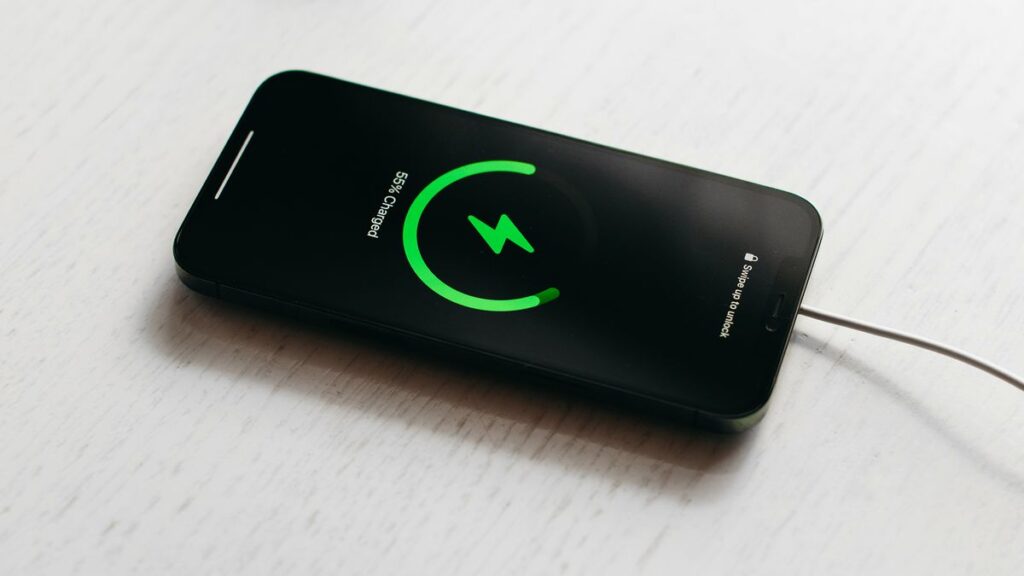 iOS 18 Yenilikleriyle Telefon Şarjı Kontrolü!