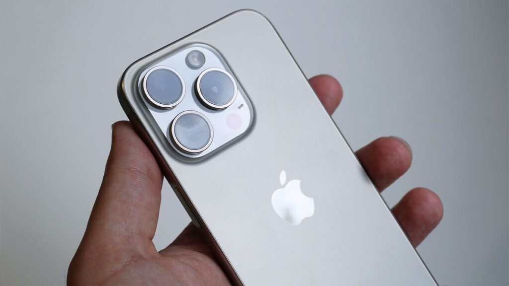 iPhone 15 Pro ve iPhone 15 Pro Max için iOS 18’de spatial fotoğraflar ve videolar için destek açıklandı.