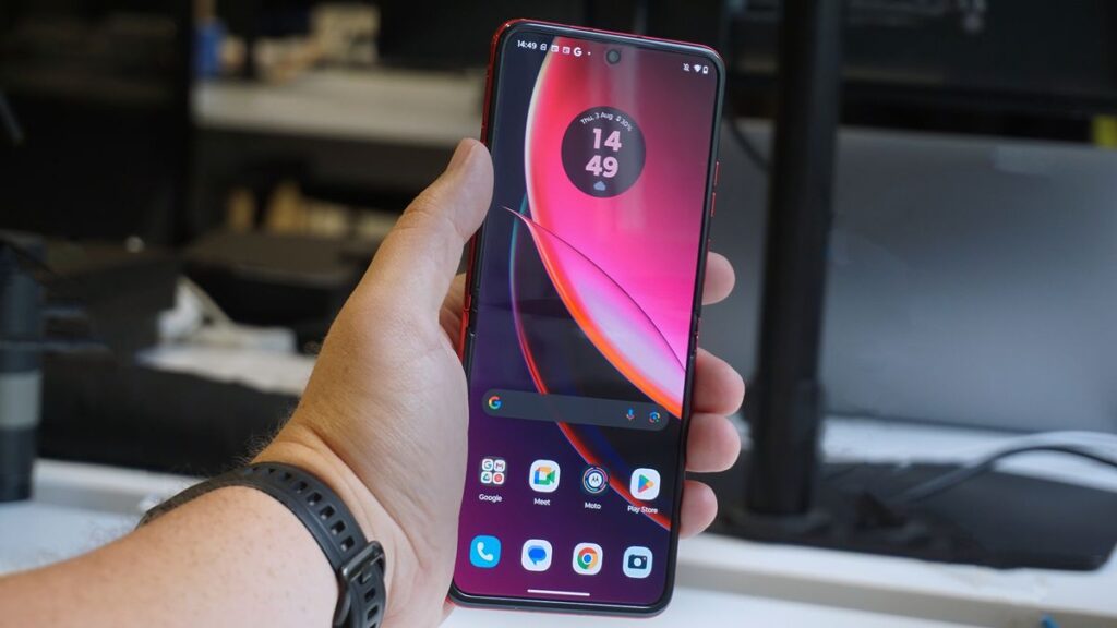 Moto Razr Plus 2024, Galaxy Z Flip 6’yı Geçebilir mi?