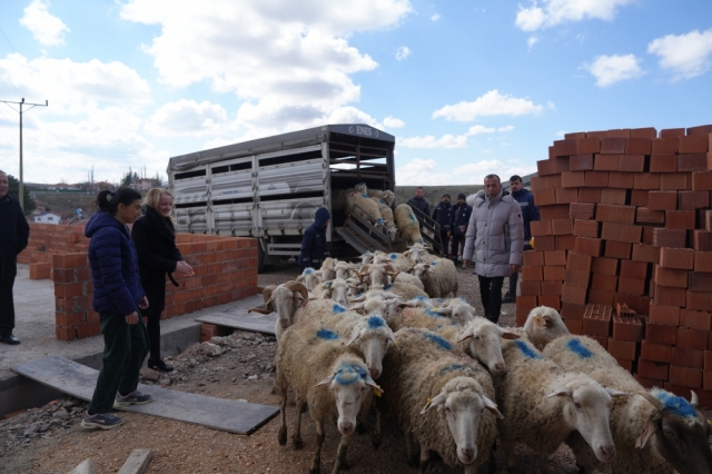 Köy hayatında mucize destek: Yangın mağdurlarına umut veren yardım