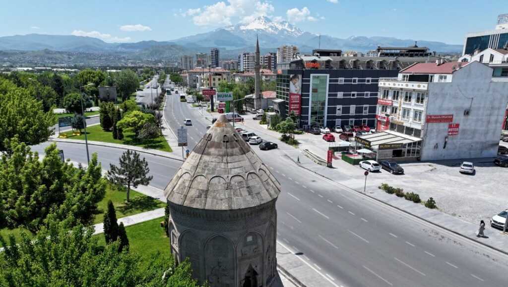 Türk Kümbetleri: Anıt Mezarların Eşsiz Mirası