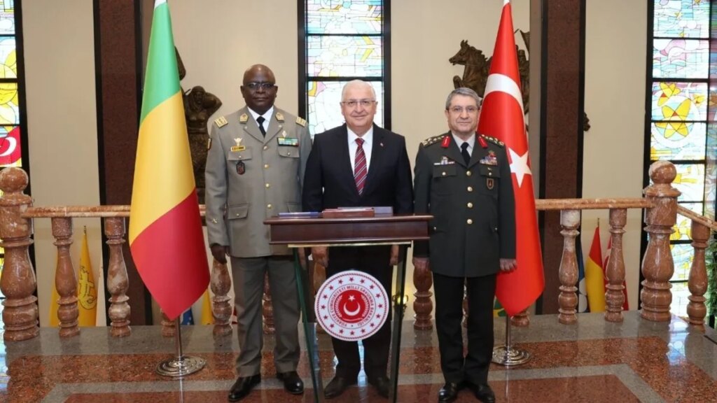 Bakan Güler Ankara’da Mali Kara Kuvvetleri Komutanı Samake’yi Kabul Etti