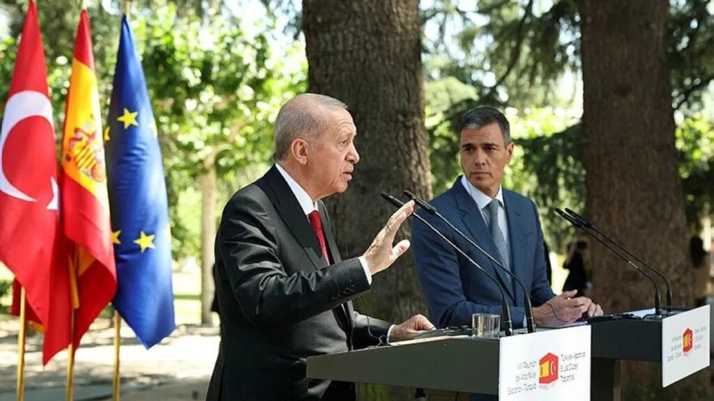 Erdoğan: ‘Sizlerin Bu Soruları Sorması Bizi Düşündürüyor’