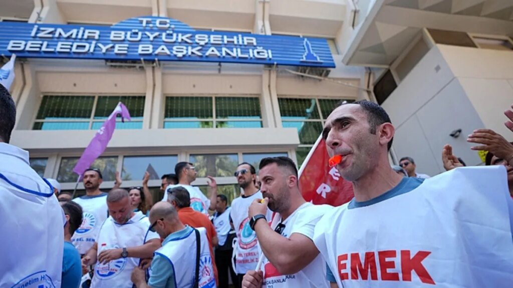CHP’li Cemil Tugay’a Karşı Slogan Atan Memurlar!