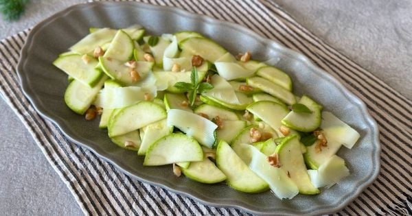 Sizi Hafifletecek: Çiğ Kabak Salatası Detoksu