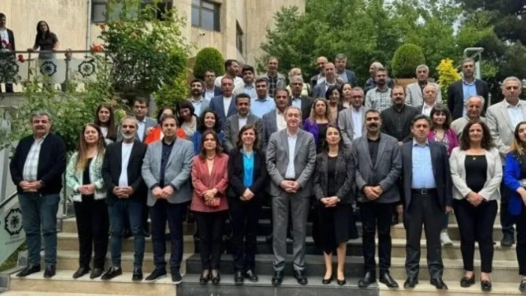 DEM Partili 9 Belediye Eş Başkanına Yurt Dışı Yasak!