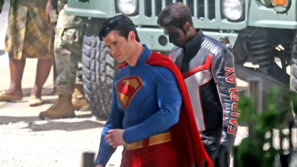 James Gunn Yönetimindeki Superman Filminin Yeni Set Fotoğrafları Ortaya Çıkardı!