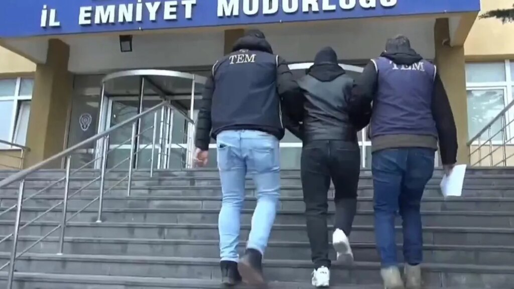 FETÖ’ye Kıskaç: 17 ilde 72 şüpheli yakalandı!