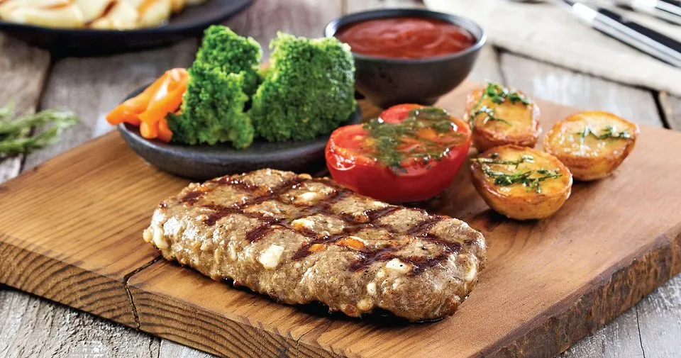Misafirlerinizi Şaşırtacak Lezzet: Hellimli Steak Köfte