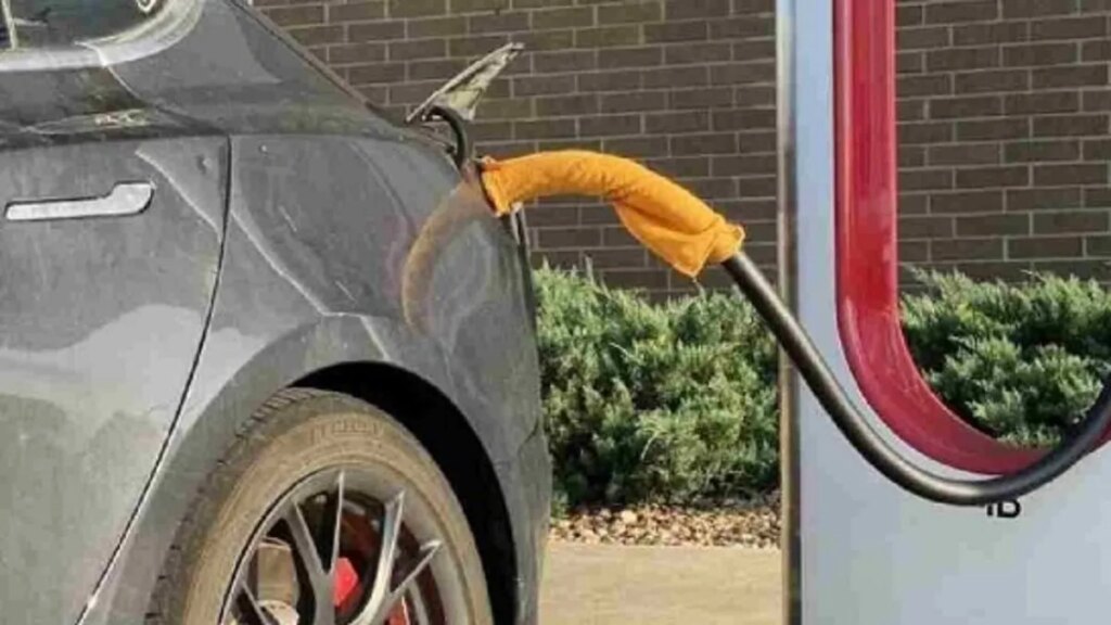 Islak Havlu ile Tesla Şarj Hızı Artırma Yöntemi
