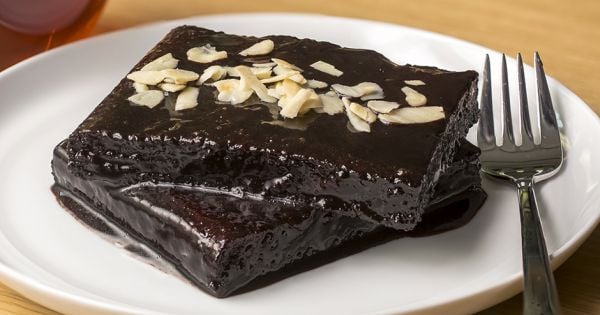 Enfes Kakaolu Islak Kek Tarifi