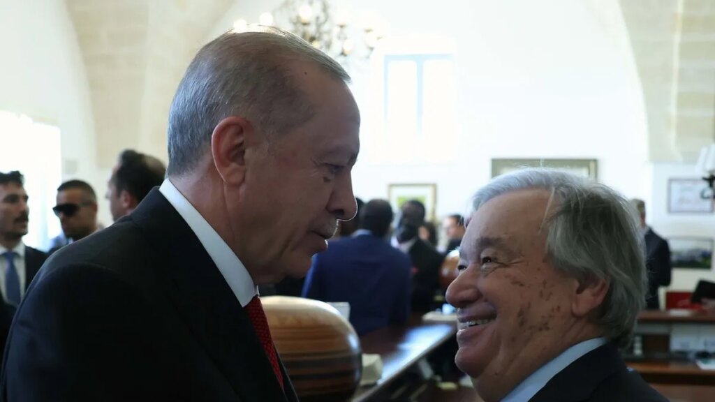 Başkan Erdoğan, G-7 Zirvesi Öncesi Liderlerle İtalya’da Ayaküstü Sohbet Etti