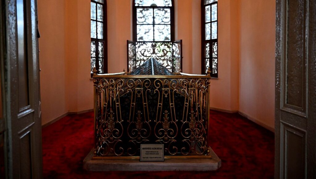 Pertevniyal Valide Sultan Türbesi Restorasyonu Başlıyor