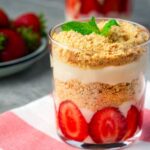 Çilekli Magnolia Tatlısı: Hafif ve Lezzetli Bir Sütlü Tatlı